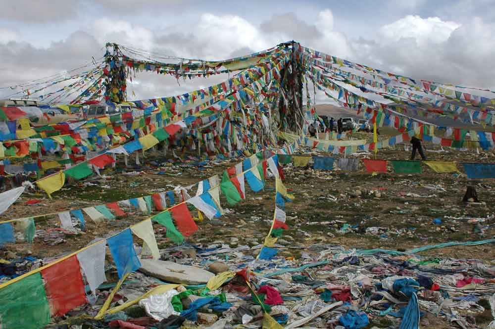 88 - Tibet - altitud 5000 m. banderitas ceremoniales